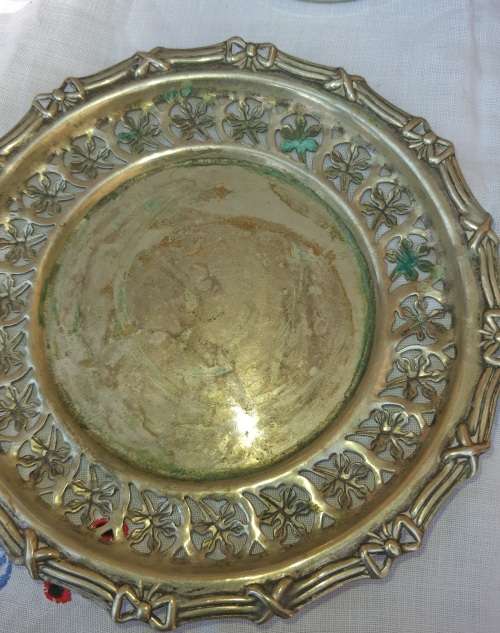 A MIXED VINTAGE JOBLOT SILVER PLATED AND PUTAL BAR UTENSILS SOLD AS IS