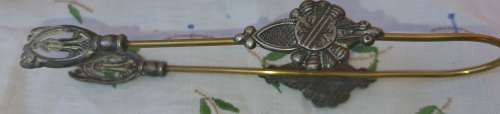 A MIXED VINTAGE JOBLOT SILVER PLATED AND PUTAL BAR UTENSILS SOLD AS IS