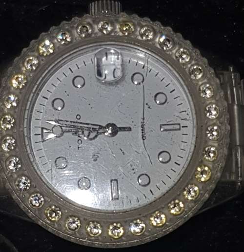 A BULK JOBLOT WOMANS QUARTZ WATCHES SOLD AS IS NOT TESTED