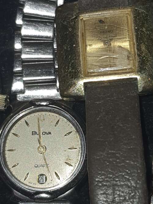 A BULK JOBLOT WOMANS QUARTZ WATCHES SOLD AS IS NOT TESTED