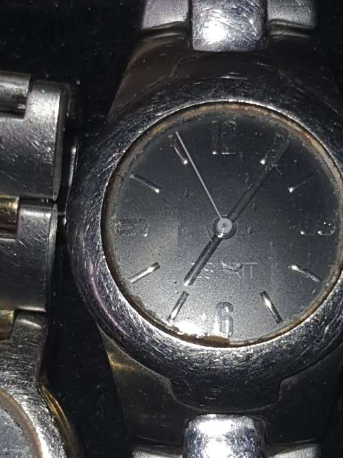 A BULK JOBLOT WOMANS QUARTZ WATCHES SOLD AS IS NOT TESTED