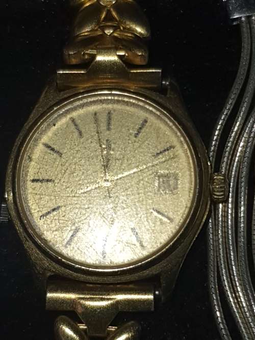 A BULK JOBLOT WOMANS QUARTZ WATCHES SOLD AS IS NOT TESTED