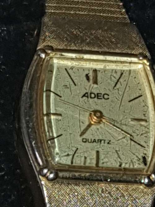 A BULK JOBLOT WOMANS QUARTZ WATCHES SOLD AS IS NOT TESTED