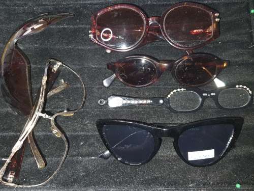 A COLLECTION OF VINTAGE WOMANS SUNGLASSES AND A READING GLASS SOLD AS IS