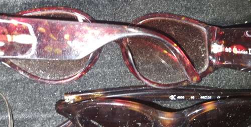 A COLLECTION OF VINTAGE WOMANS SUNGLASSES AND A READING GLASS SOLD AS IS