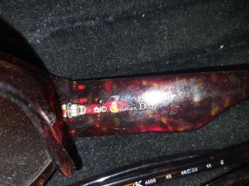 A COLLECTION OF VINTAGE WOMANS SUNGLASSES AND A READING GLASS SOLD AS IS