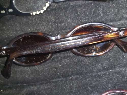 A COLLECTION OF VINTAGE WOMANS SUNGLASSES AND A READING GLASS SOLD AS IS