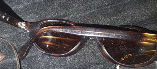 A COLLECTION OF VINTAGE WOMANS SUNGLASSES AND A READING GLASS SOLD AS IS