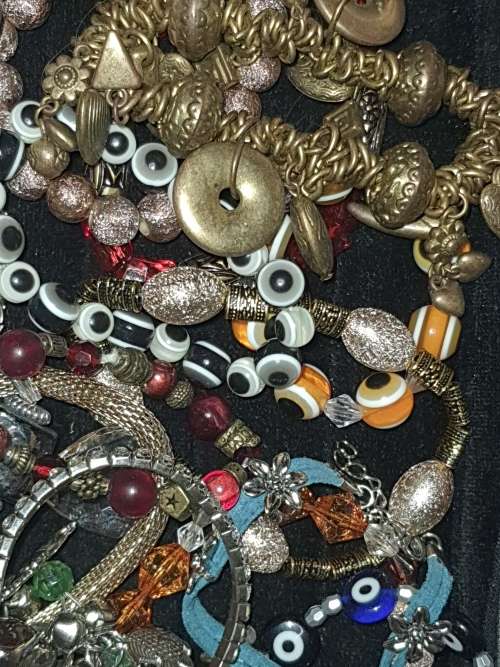 A JOBLOT BEADED COSTUME BRACELETS X JEWELERS STOCK SOLD AS IS