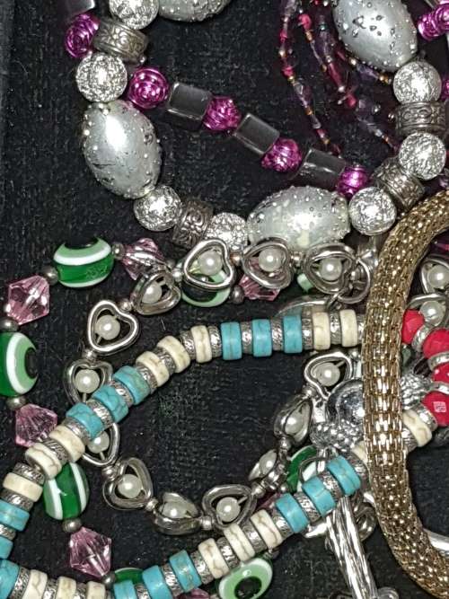 A JOBLOT BEADED COSTUME BRACELETS X JEWELERS STOCK SOLD AS IS