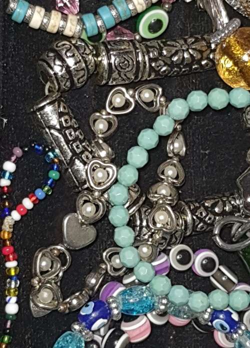 A JOBLOT BEADED COSTUME BRACELETS X JEWELERS STOCK SOLD AS IS