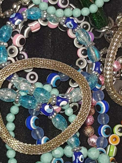 A JOBLOT BEADED COSTUME BRACELETS X JEWELERS STOCK SOLD AS IS