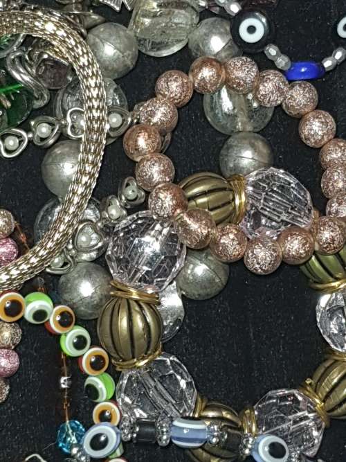 A JOBLOT BEADED COSTUME BRACELETS X JEWELERS STOCK SOLD AS IS