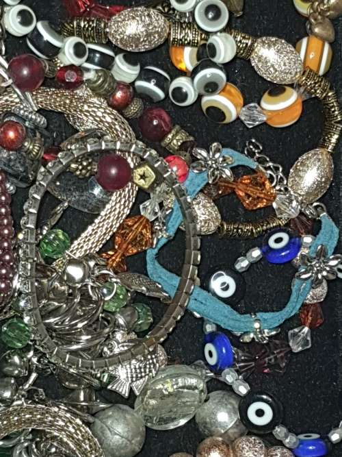 A JOBLOT BEADED COSTUME BRACELETS X JEWELERS STOCK SOLD AS IS