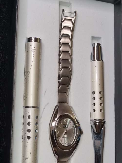 A VINTAGE GIFT SET FOR THE OFFICE SOLD AS IS