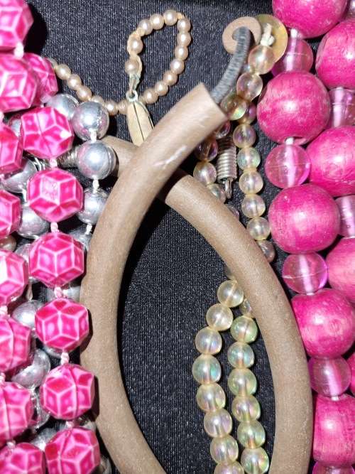 A VINTAGE COLLECTION OF COSTUME BEADED NECKLACES SOLD AS IS