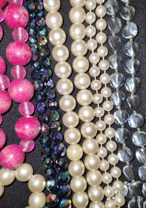A VINTAGE COLLECTION OF COSTUME BEADED NECKLACES SOLD AS IS