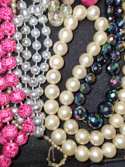 A VINTAGE COLLECTION OF COSTUME BEADED NECKLACES SOLD AS IS