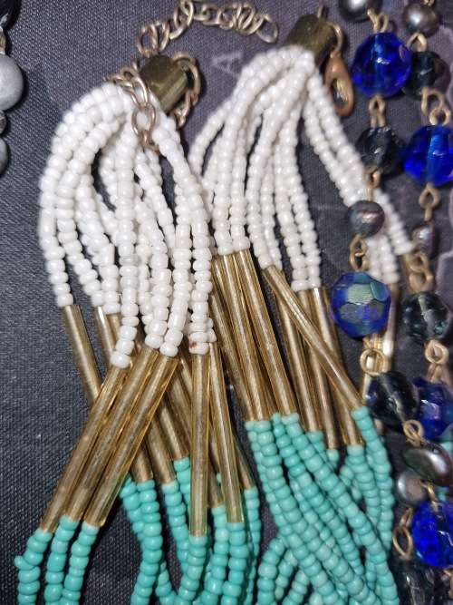 A VINTAGE JOBLOT FASHION AND ETHNIC BEADED COSTUME NECKLACES SOLD AS IS