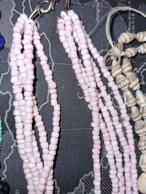 A VINTAGE JOBLOT FASHION AND ETHNIC BEADED COSTUME NECKLACES SOLD AS IS