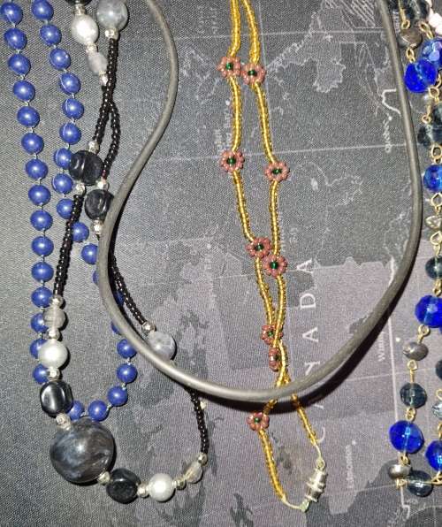 A VINTAGE JOBLOT FASHION AND ETHNIC BEADED COSTUME NECKLACES SOLD AS IS