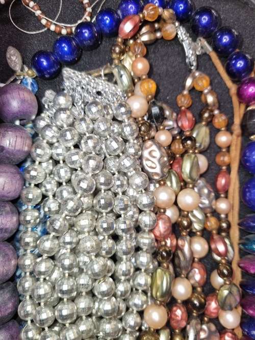 A VINTAGE COLLECTION JOBLOT OF BEADED COSTUME NECKLACES SOLD AS IS