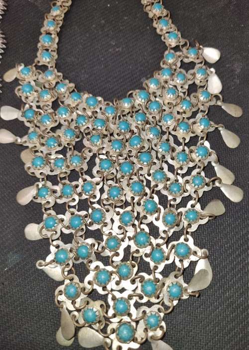 A VINTAGE JOBLOT FOR THE DISCERNING LADIES SILVER PLATED AND SILVER TONE MULTI STRAND NECKLACES