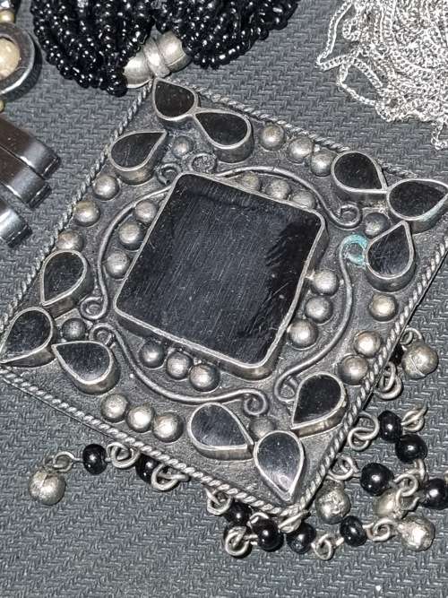 A VINTAGE JOBLOT FOR THE DISCERNING LADIES SILVER PLATED AND SILVER TONE MULTI STRAND NECKLACES