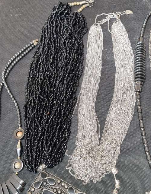 A VINTAGE JOBLOT FOR THE DISCERNING LADIES SILVER PLATED AND SILVER TONE MULTI STRAND NECKLACES