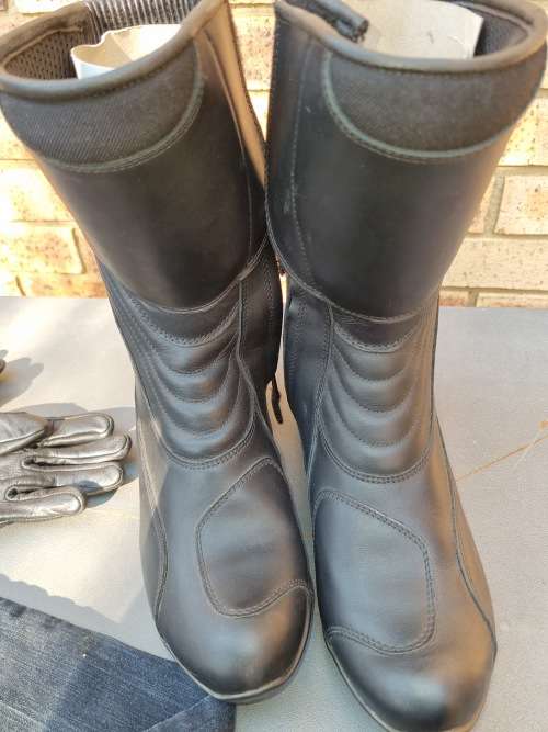 A COMPLETE ASSAULT WOMANS BIKERS OUT FIT