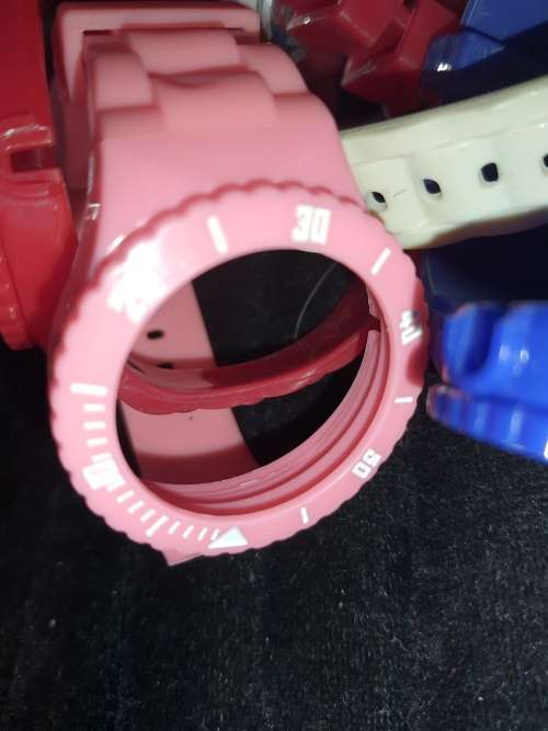 A FANCY FARAH QUARTZ MULTI INTERCHANGABLE COLOURED BANDS SOLD AS IS NOT TESTED