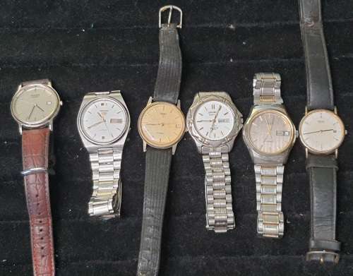 A JOBLOT VINTAGE MENS WRIST WATCHES SOLD AS IS NOT TESTED