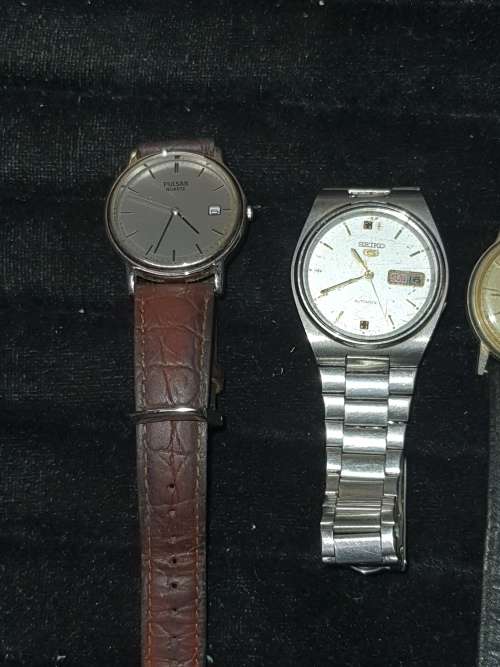 A JOBLOT VINTAGE MENS WRIST WATCHES SOLD AS IS NOT TESTED
