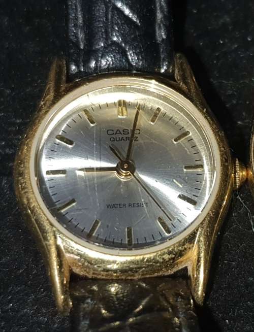 A COLLECTION OF VINTAGE WOMANS WATCHES SOLD AS IS NOT TESTED