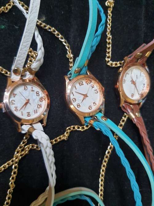 A WOMANS COSTUME SET OF 3 NECKLACES QUARTZ WATCHES SOLD AS IS NOT TESTED