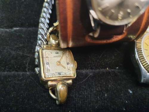A UNIQUE JOBLOT VINTAGE WOMANS WATCHES SOME IN WORKING ORDER SOLD AS IS