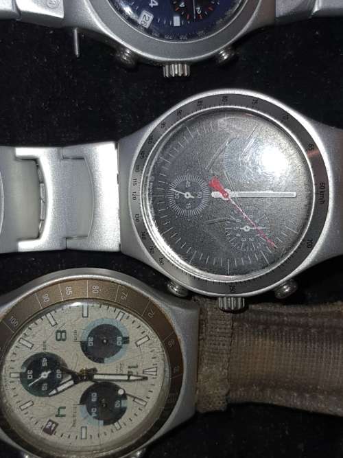A MIXED VINTAGE JOBLOT WATCHES SOME MAY NEED BATTERIRES AND COVERS SOLD AS IS NOT TESTED