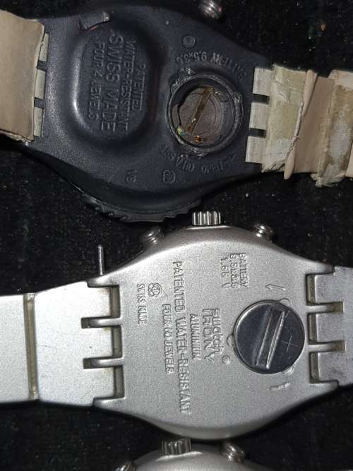 A MIXED VINTAGE JOBLOT WATCHES SOME MAY NEED BATTERIRES AND COVERS SOLD AS IS NOT TESTED