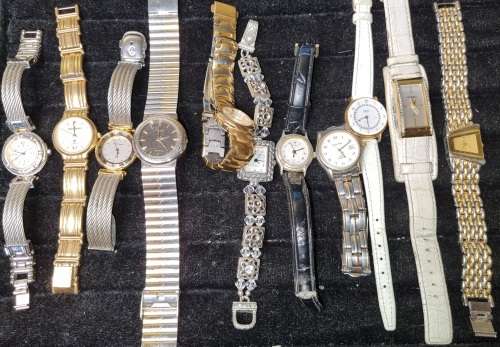 A VINTAGE JOBLOT WOMANS DRESS WATCHES SOLD AS IS NOT TESTED