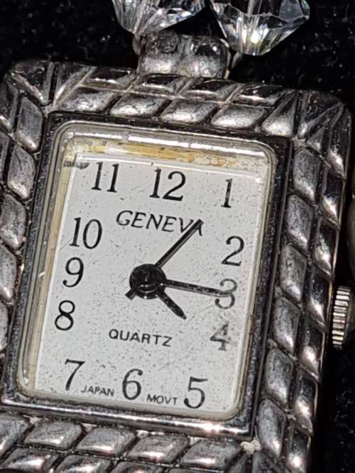 A VINTAGE JOBLOT WOMANS DRESS WATCHES SOLD AS IS NOT TESTED