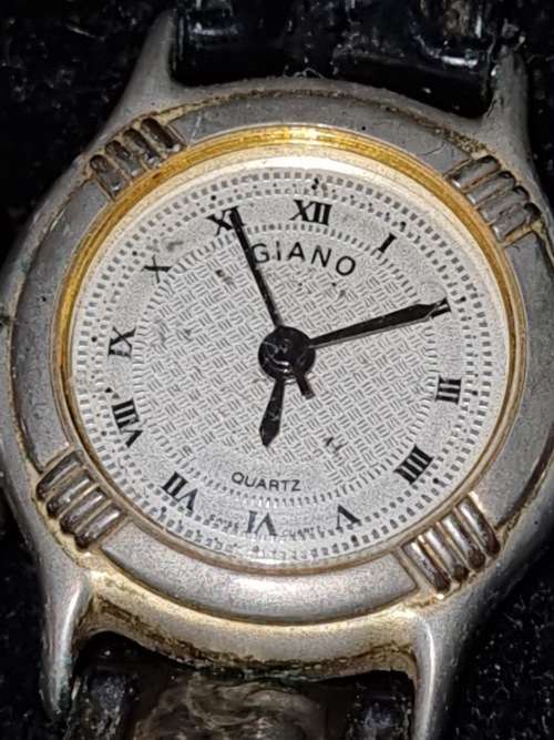 A VINTAGE JOBLOT WOMANS DRESS WATCHES SOLD AS IS NOT TESTED