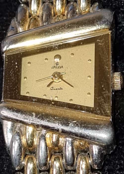 A VINTAGE JOBLOT WOMANS DRESS WATCHES SOLD AS IS NOT TESTED