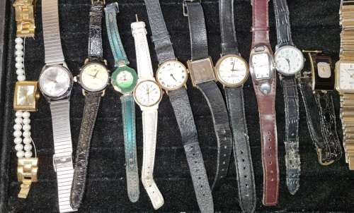 A VINTAGE JOBLOT WOMANS WATCHES SOLD AS IS NOT TESTED