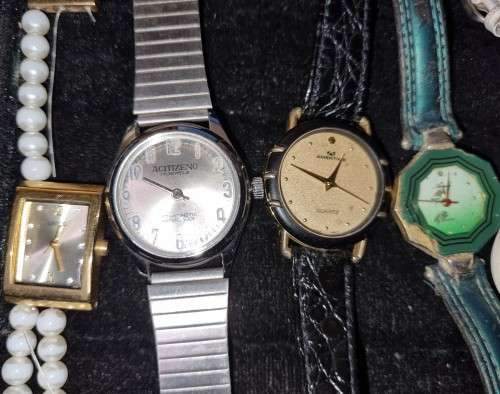 A VINTAGE JOBLOT WOMANS WATCHES SOLD AS IS NOT TESTED