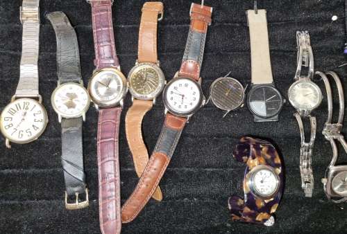 A VINTAGE JOBLOT WOMANS WATCHES SOLD AS IS NOT TESTED