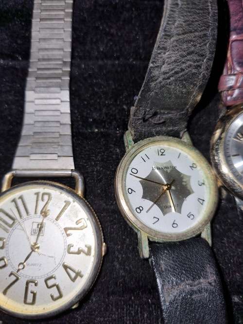 A VINTAGE JOBLOT WOMANS WATCHES SOLD AS IS NOT TESTED