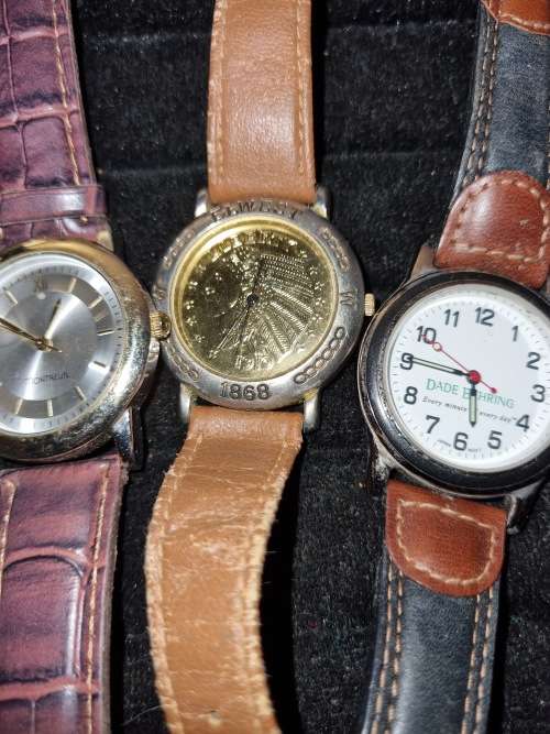 A VINTAGE JOBLOT WOMANS WATCHES SOLD AS IS NOT TESTED