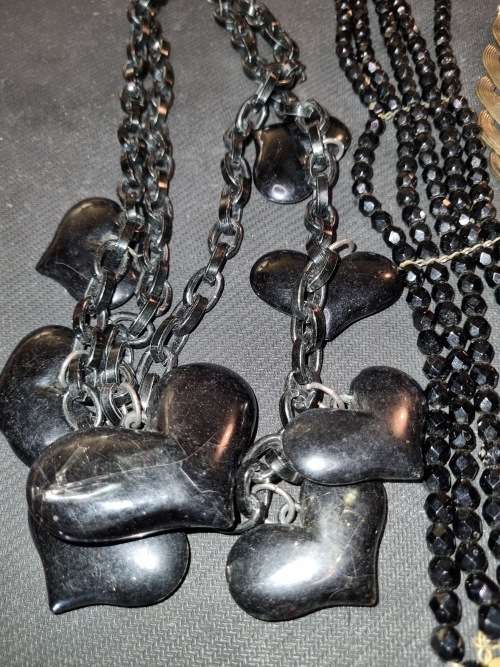 A VINTAGE JOBLOT OF QUALITY COSTUME EVENING NECKLACES SOLD AS IS
