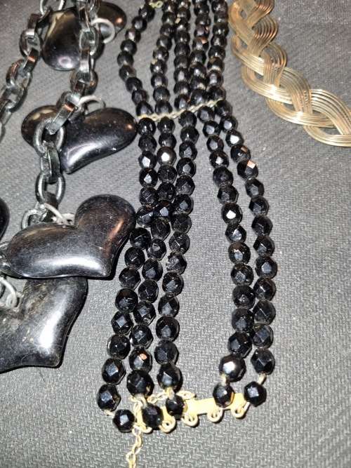 A VINTAGE JOBLOT OF QUALITY COSTUME EVENING NECKLACES SOLD AS IS