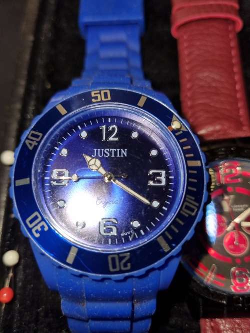 A BULK JOBLOT WOMANS WRIST WATCHES SOLD AS IS NOT TESTED